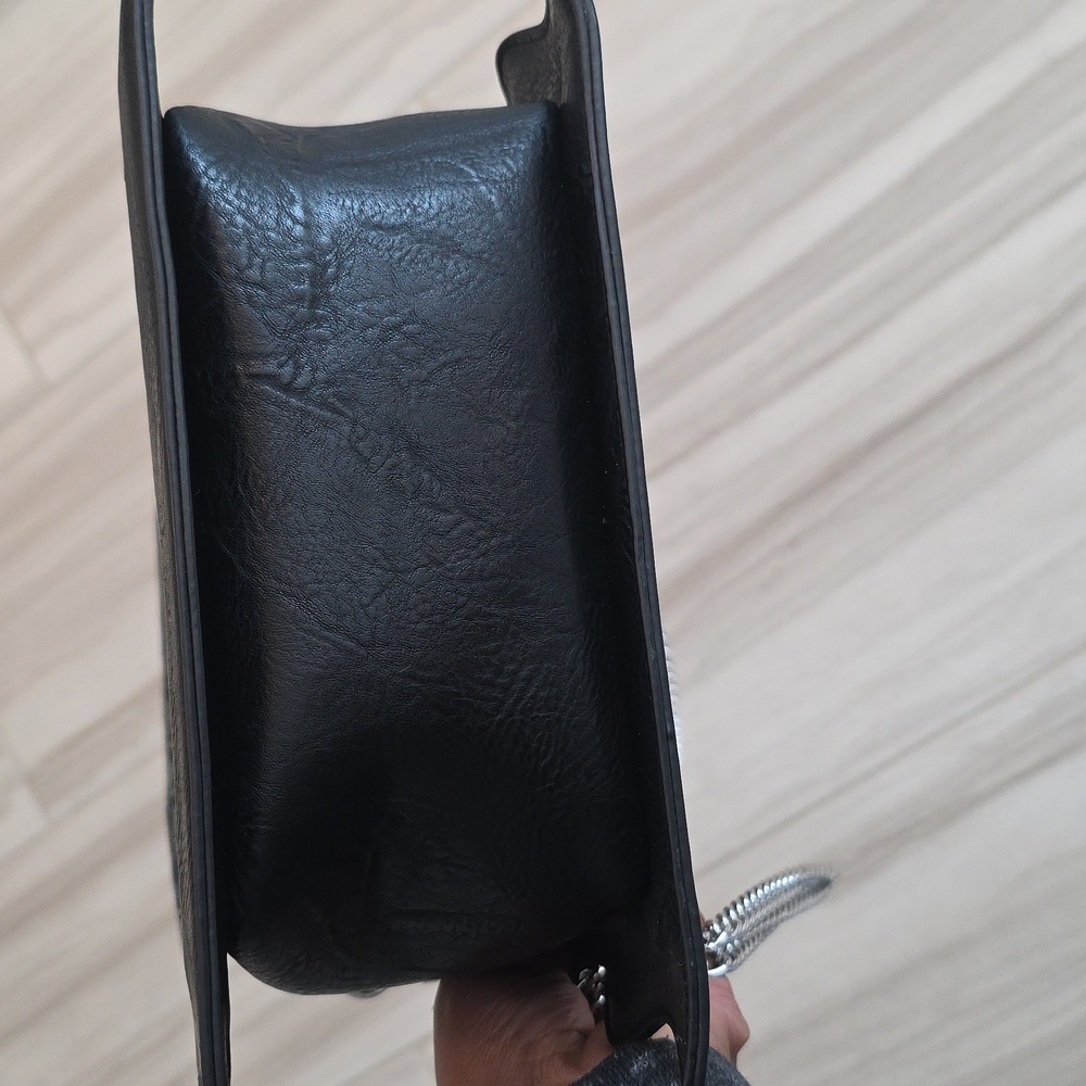 Here Lies Beetlejuice "Never Trust the Living" Headstone Purse - Picture 2 of 4